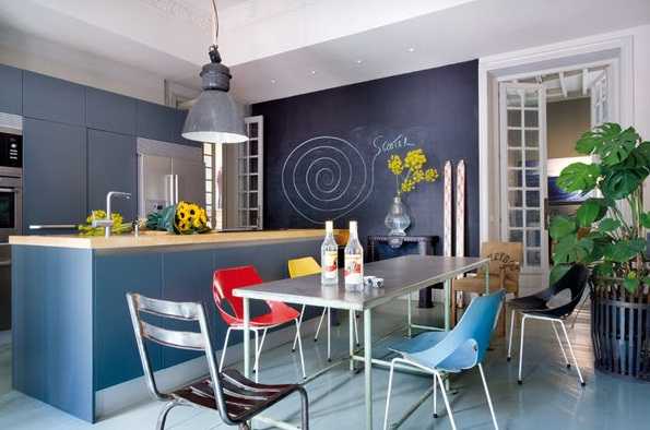 минималистичная кухня в голубом цвете