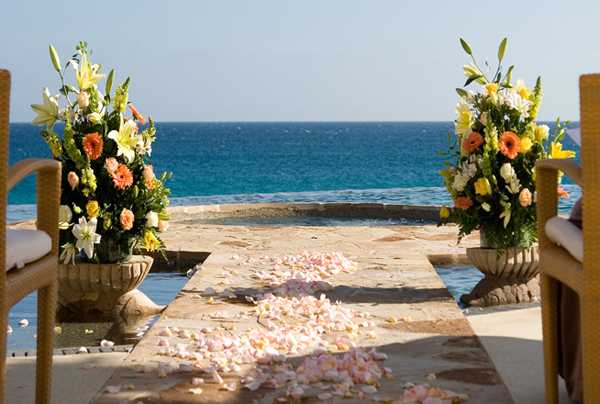 свадьба на берегу моря или океана