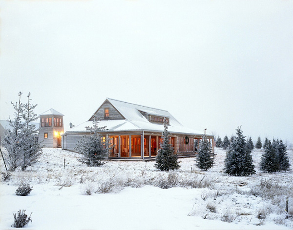 красивый зимний дом