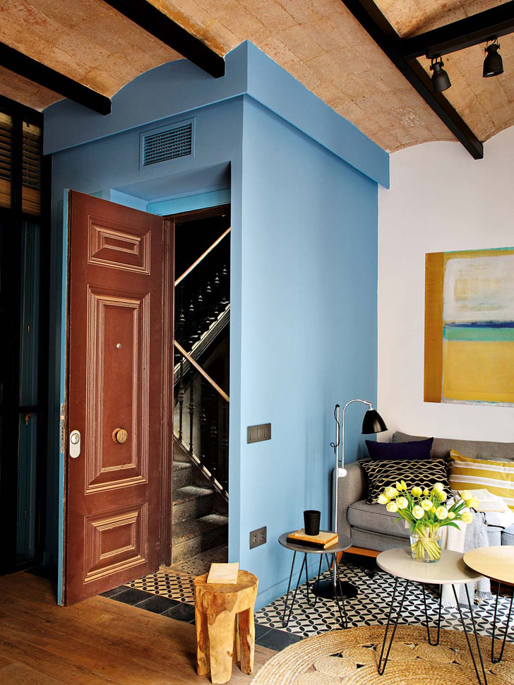 Charming Small Apartment With Vaulted Ceilings In Barcelona