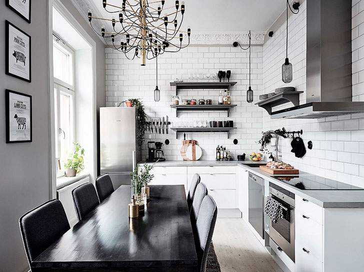 Прекрасный современный интерьер с фаянсовой печью в Швеции