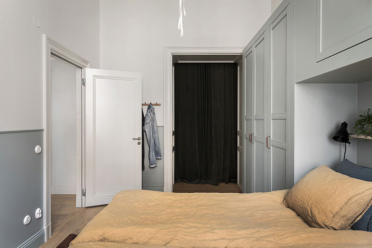 Квартира с высокими потолками и антресольной спальней в Стокгольме