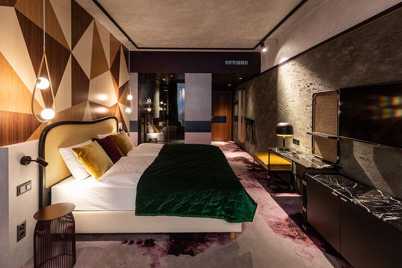 The Hide Hotel: насыщенные тона и строгая элегантность в окружении швейцарских Альп