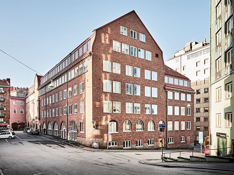 Дух Нью-Йорка и философия Скандинавии в интерьере шведской квартиры (67 кв. м)