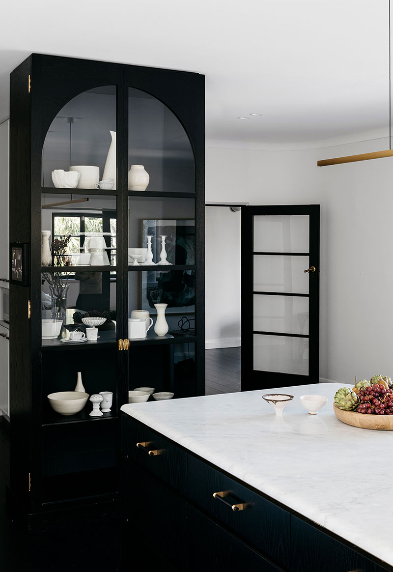 Стильный черно-белый интерьер дома в Австралии