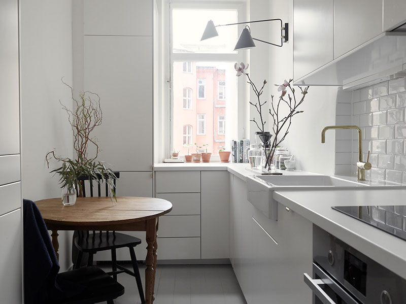 Небольшая квартира в нежными оттенках в доме начала 20 века в Стокгольме (57 кв. м)