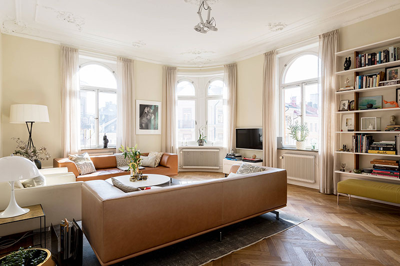 Класс! Солнечная квартира в роскошном классическом доме в Стокгольме