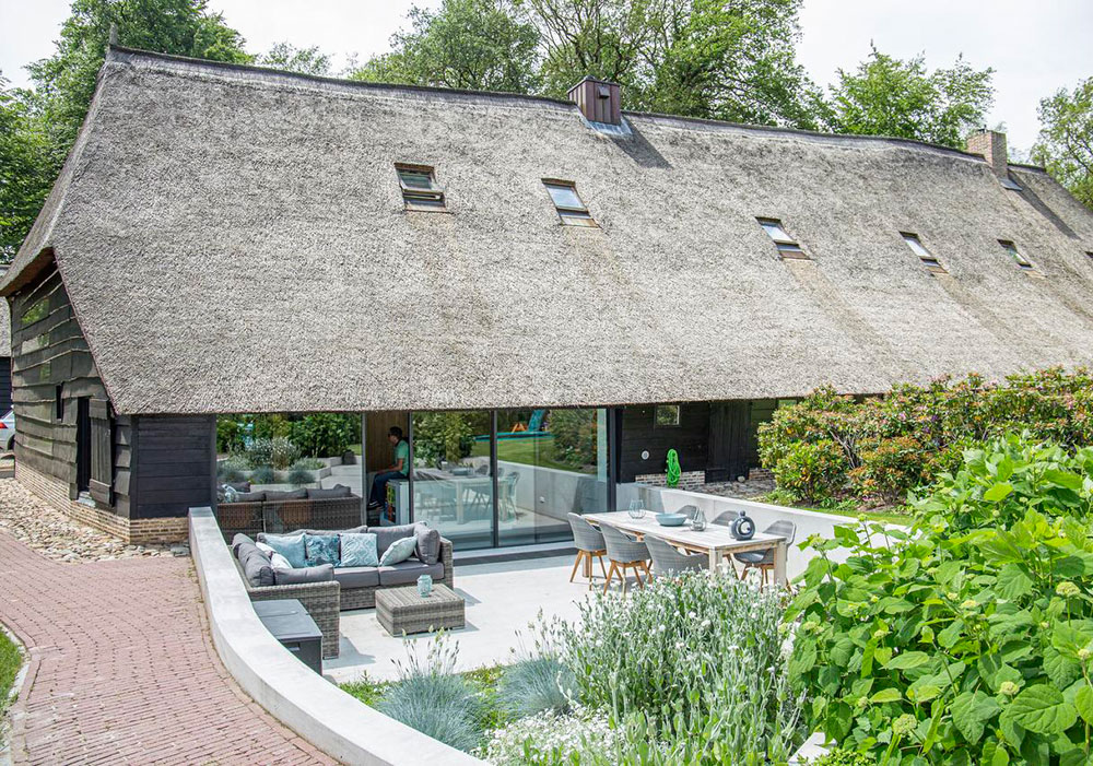 Класс! Необычный фермерский домик с яркими интерьерами в Нидерландах