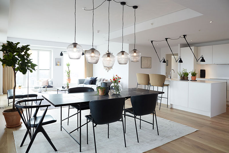 Класс! Скандинавская квартира с яркими элементами в высотке в Копенгагене