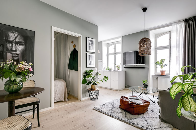 Класс! Все как у нас: дизайн очень маленькой квартиры с отдельной спальней в Швеции (34 кв. м)