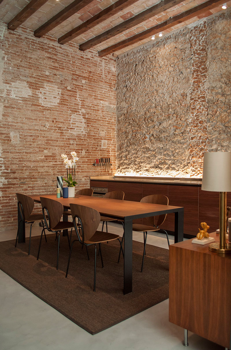 Класс! Старинные стены и современный дизайн: лофт молодого бизнесмена в Барселоне