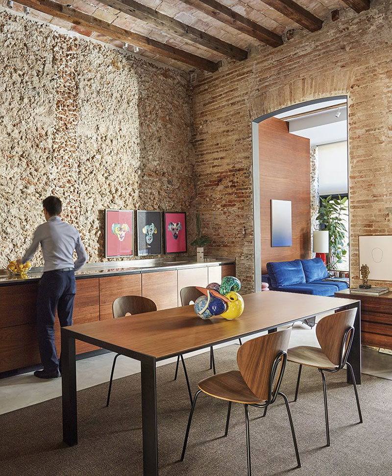 Класс! Старинные стены и современный дизайн: лофт молодого бизнесмена в Барселоне