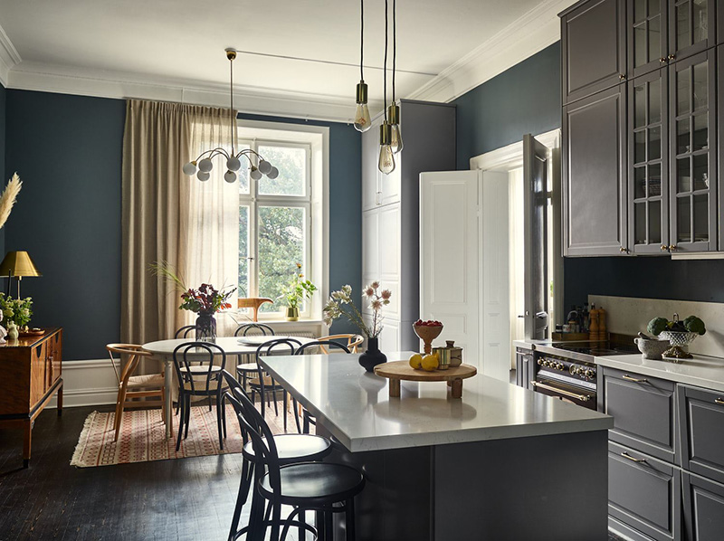 Атмосферная цветовая гамма в дизайне прекрасной скандинавской квартиры