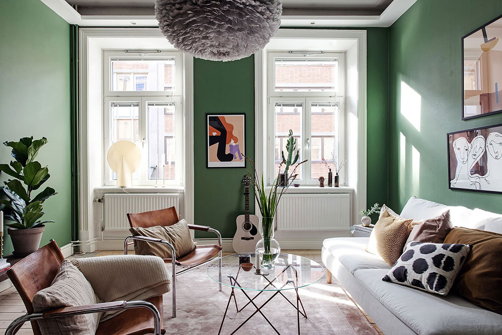 Скандинавская квартира с зелёной гостиной
