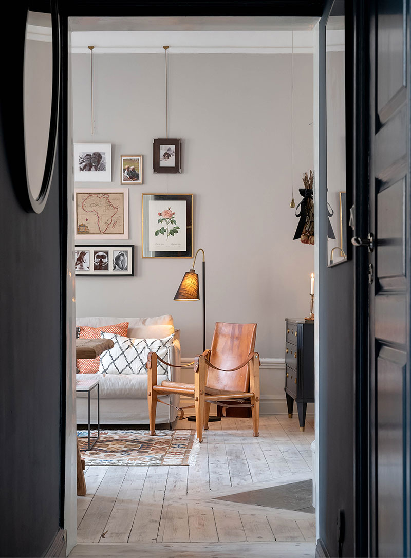 Этно ковёр и предметы мебели в деревенском стиле: интересная скандинавская квартира (62 кв. м)