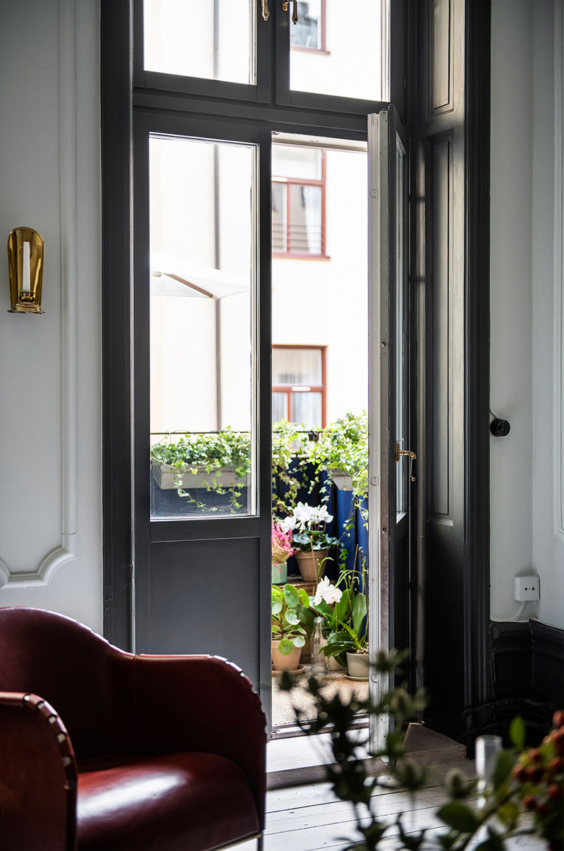 Чёрно-белая квартира в современной классике в Стокгольме (61 кв. м)