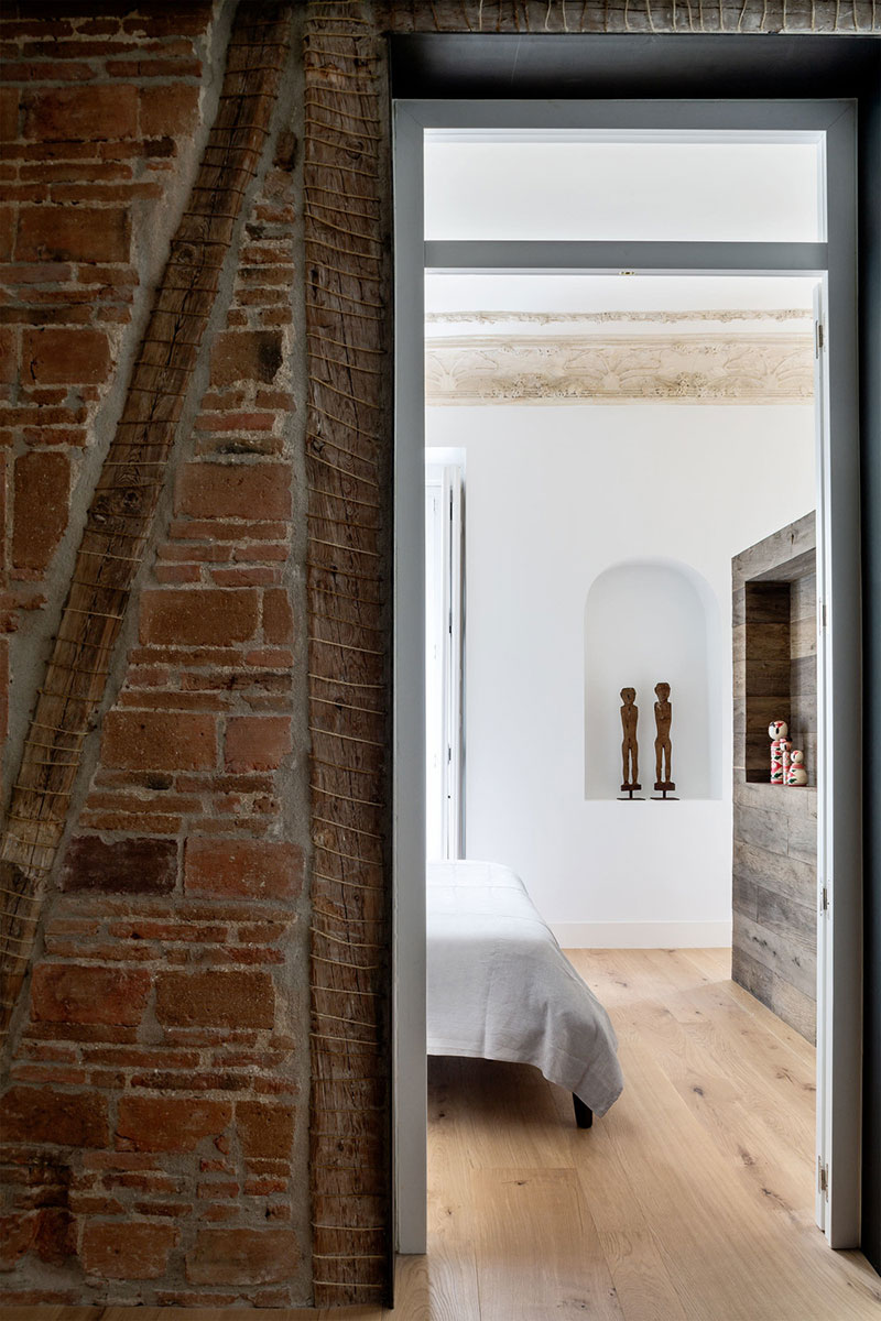Гармония истории и современности в дизайне квартиры в 150-летнем доме в Мадриде
