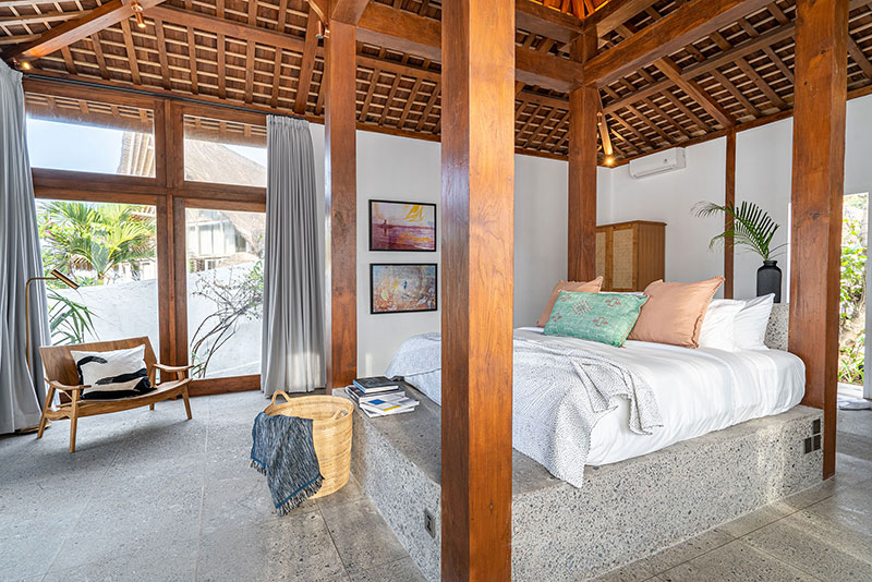 Вилла в модернистском стиле на скале у побережья Бали