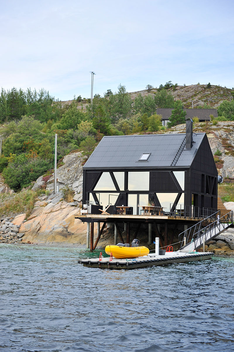 Удивительный чёрный дом на берегу моря в Норвегии 〛 ◾ Фото ◾ Идеи ◾ Дизайн