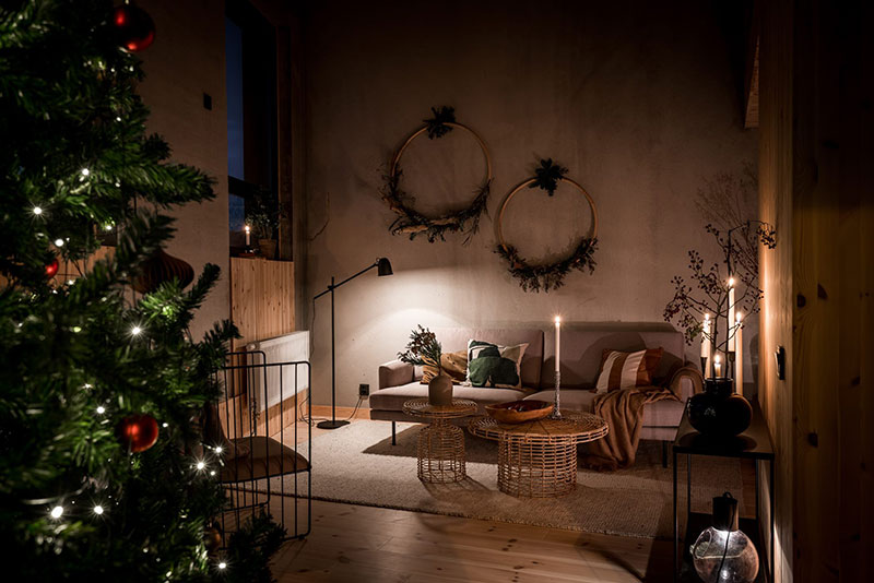 Вечерний праздничный уют в одном скандинавском доме
