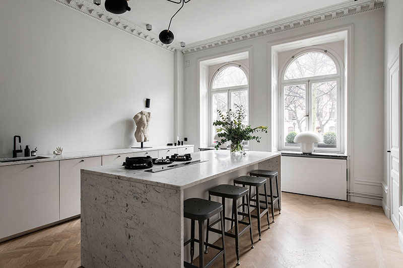 Элегантные апартаменты с артистичной мебелью и декором в Стокгольме