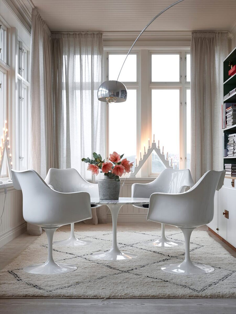 Чудесный праздничный интерьер дома дизайнера в Швеции