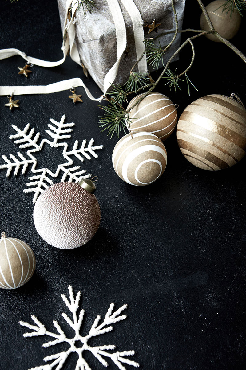 Черный цвет и рождественский декор — почему бы и нет!