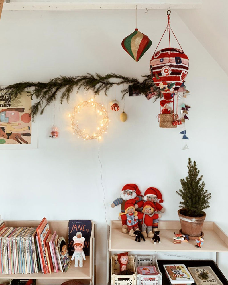 Розовые стены и детские поделки: весёлое Рождество в семейном интерьере в Дании
