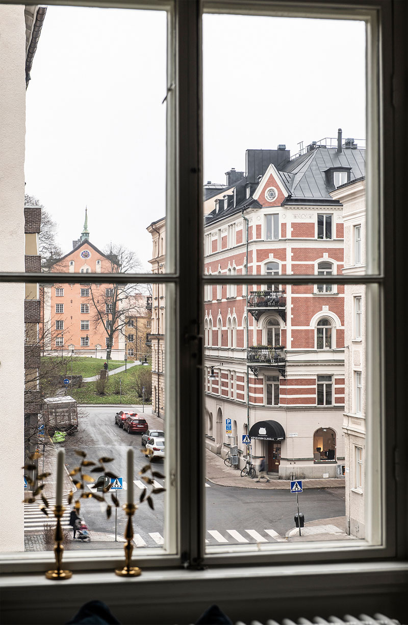 Стильная угловая квартира с антресолью в Стокгольме (64 кв. м)