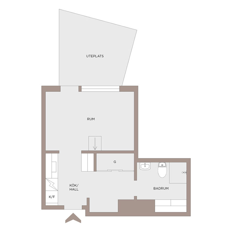 Маленькая белая квартира на первом этаже, но зато с палисадником и антресолью (30 кв. м)