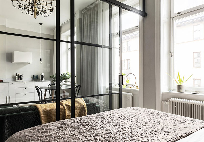 Маленькая квартира со стеклянной перегородкой в Швеции (42 кв. м)