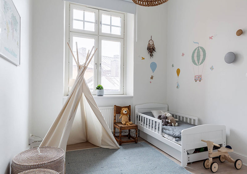 Очень светлый и открытый интерьер шведской квартиры