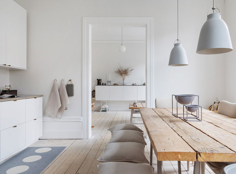 Белая квартира с интересным декором в стиле рустик в Мальме
