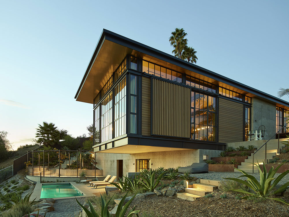 Впечатляющая современная резиденция на холме в Лос-Анджелесе