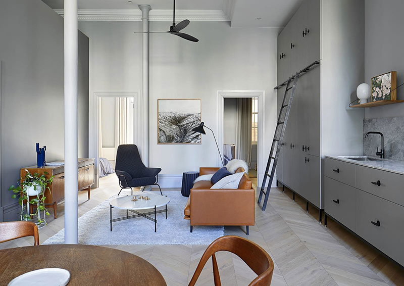 Высокие потолки и арочные окна: прекрасное пространство квартиры дизайнера в Мельбурне
