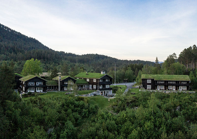 Storfjord Hotel — чудесный отель в традиционных норвежских домиках рядом с фьордом