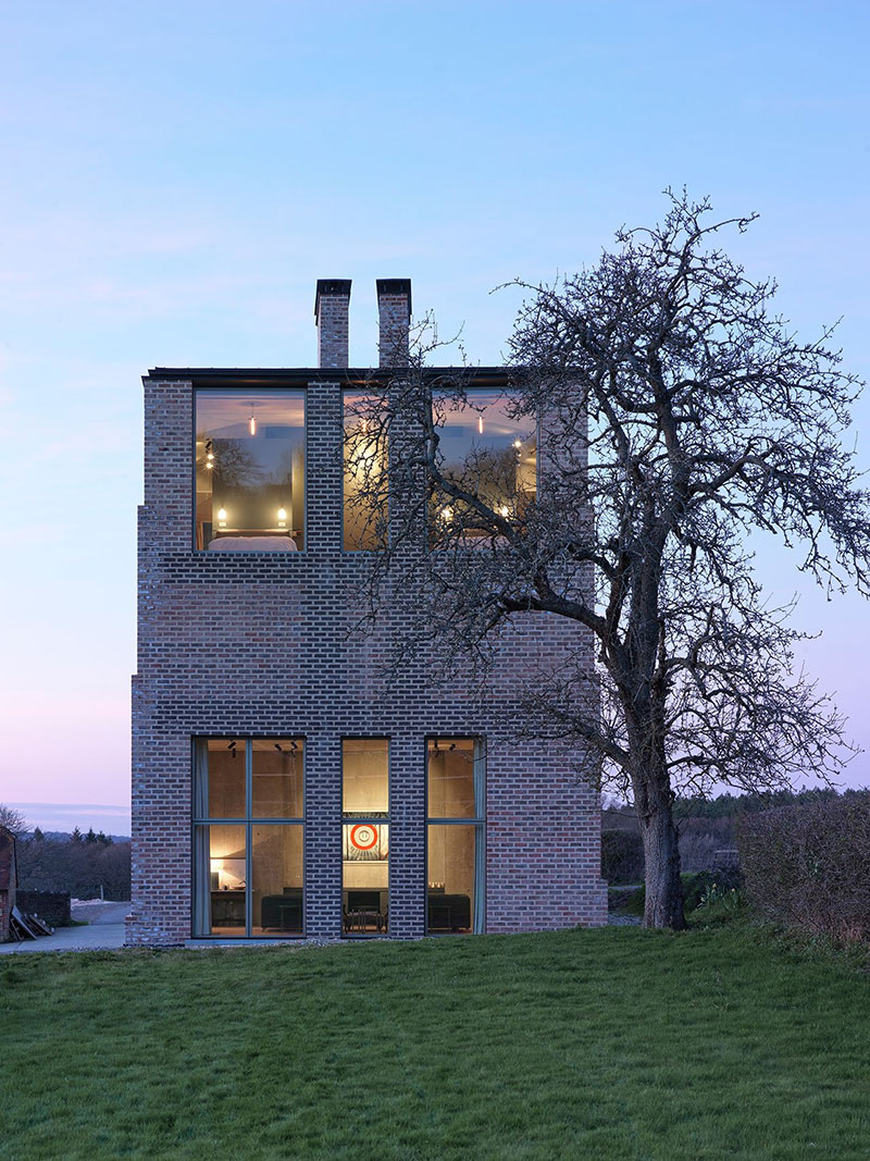 Необычный дом из кирпича и бетона для семьи архитектора Адама Ричардса