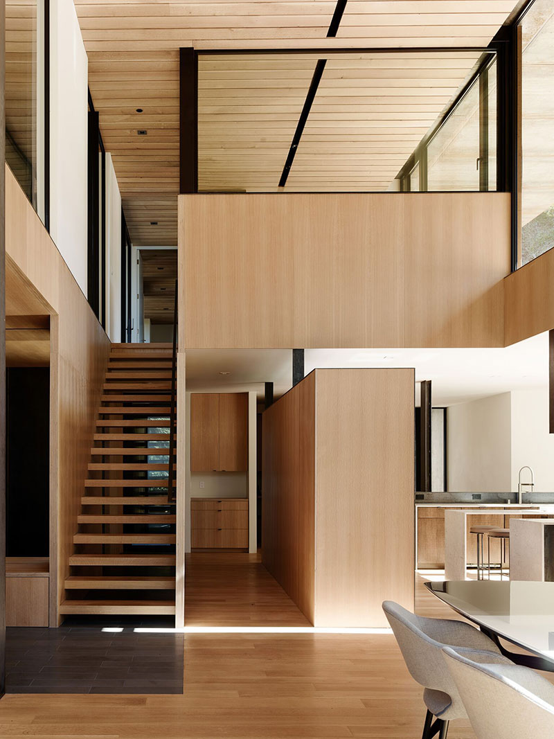 Впечатляющий минималистичный дизайн и энергоэффективный концепт: современном дом в лесу
