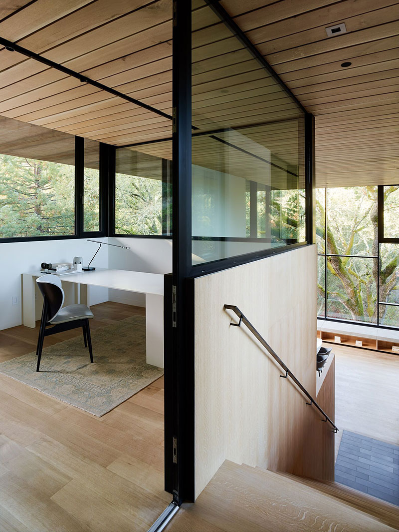 Впечатляющий минималистичный дизайн и энергоэффективный концепт: современном дом в лесу