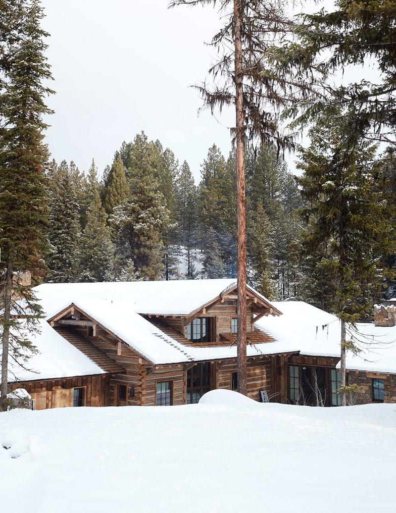 Как отдыхают знаменитости: идеальный горный дом актёра Аарона Пола в Айдахо