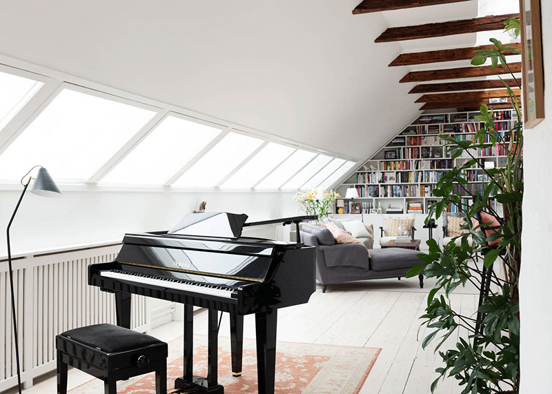 Уютная мансарда с роялем в Стокгольме