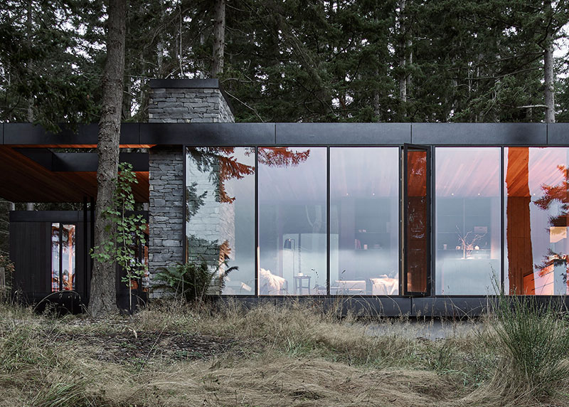 Когда великолепный современный дизайн идеально вписан в природу: дом на острове Уидби в США