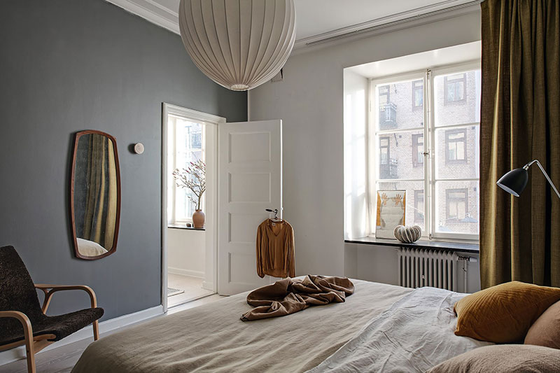 Приятная двухкомнатная квартира с серой спальней в Швеции (55 кв. м)