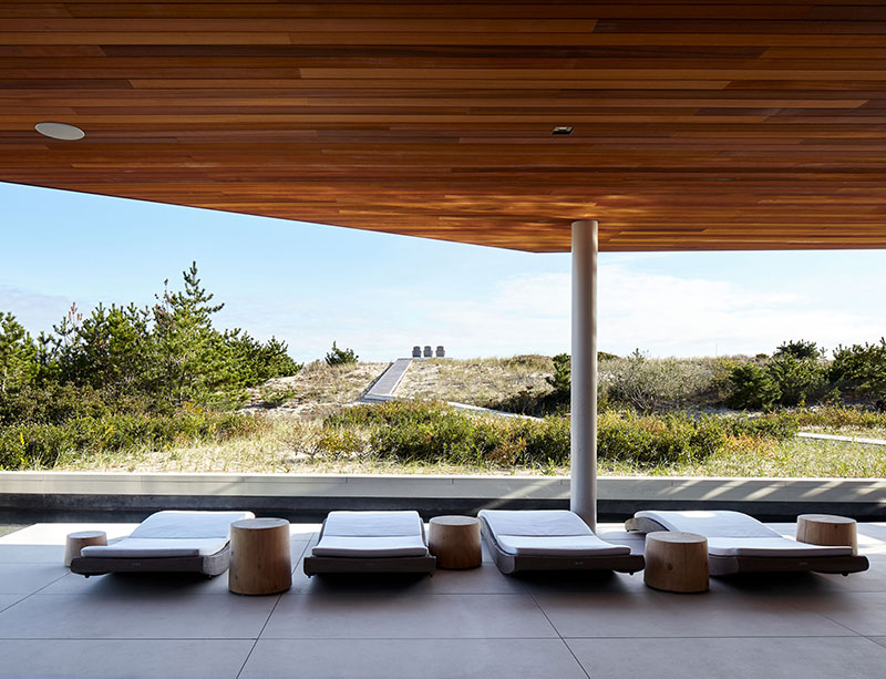 Дом с характером и неординарным дизайном на берегу океана в США