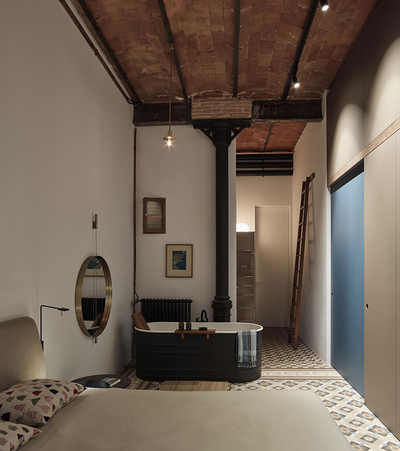 Из текстильного склада в стильный лофт: великолепное преображение квартиры в центре Барселоны
