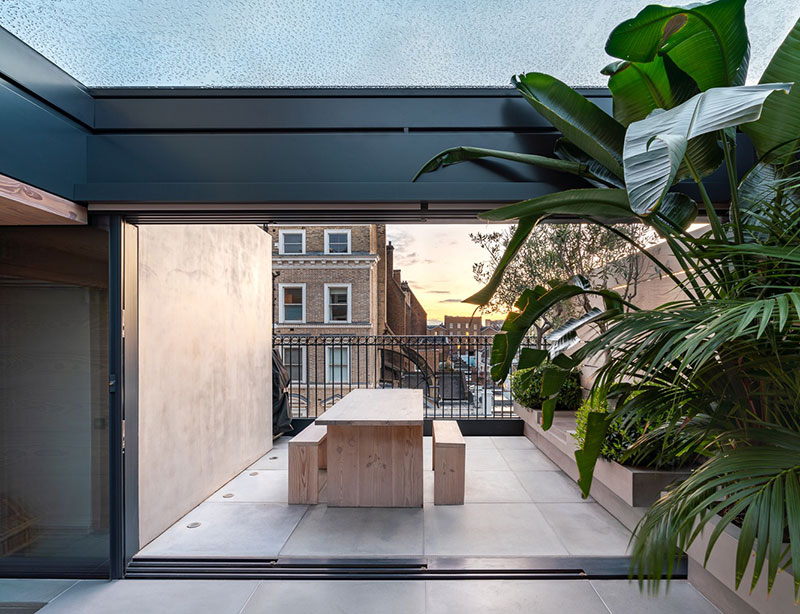 Яркая современная резиденция с домашним офисом и террасой в Лондоне