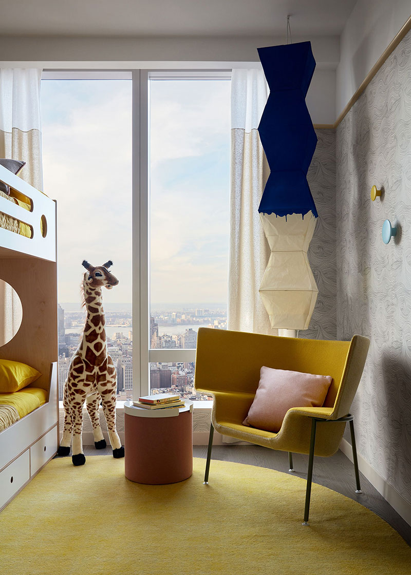 Модный mid century и вид на Нью-Йорк с высока: апартаменты в небоскрёбе на Манхеттене