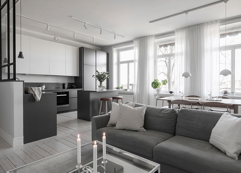 Стильная монохромная квартира с открытой гостиной в Швеции (86 кв. м)