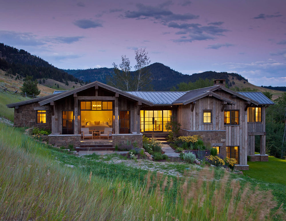 Деревянная резиденция на склоне горы в штате Монтана