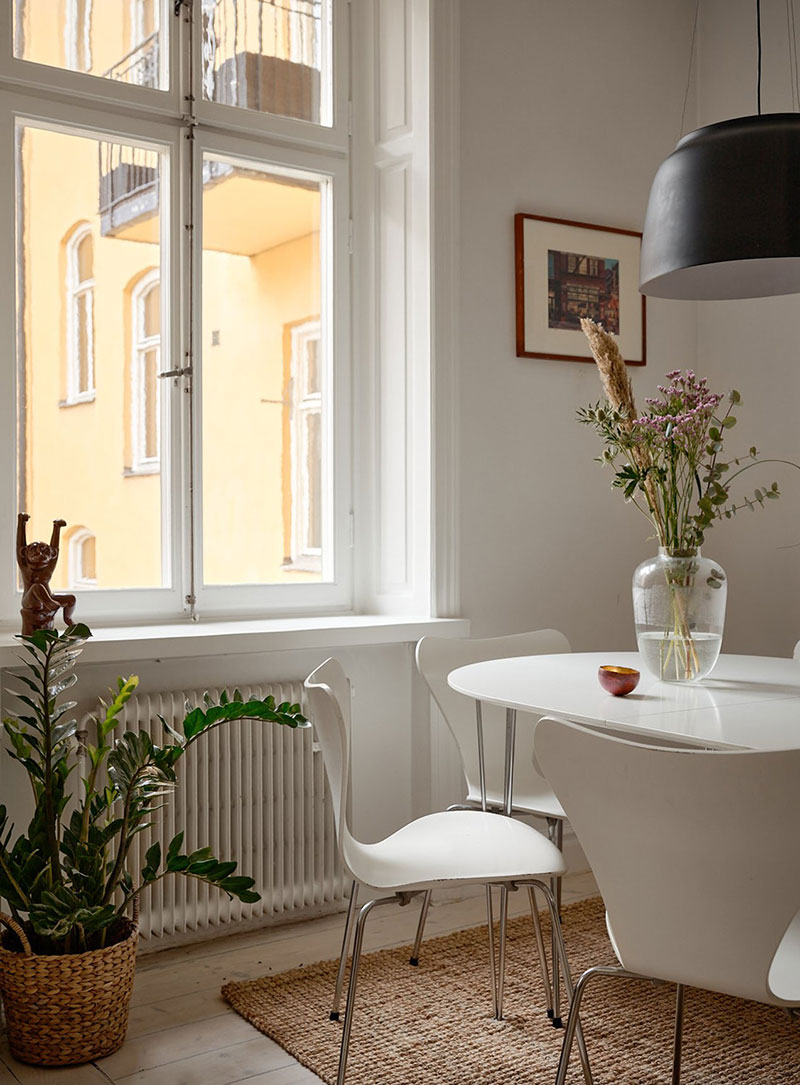 Приятная современная квартира с тёплым декором в песочных оттенках в Стокгольме (59 кв. м)